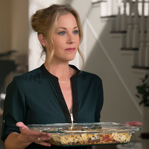Netflixs Dead To Me Trailer Premiere Christina Applegate