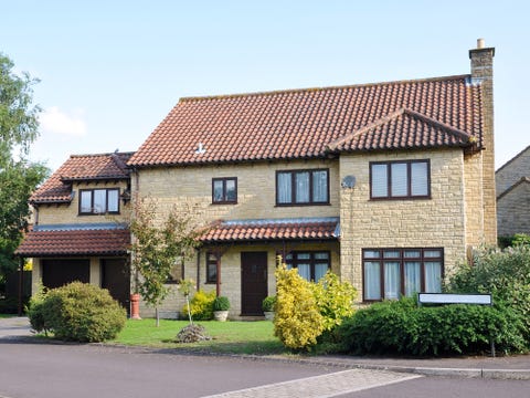 New Detached House on a London Residential Estate New Detached House on a London Residential Estate