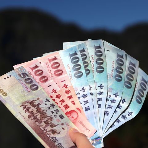 new taiwan dollars