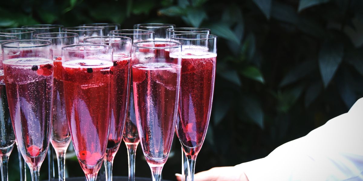 Featured image of post Christmas Festive Drinks With Champagne : Champagne cosmo | the blond cook.
