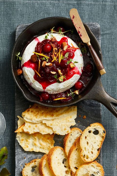 cranberry baked brie in a cast iron pan