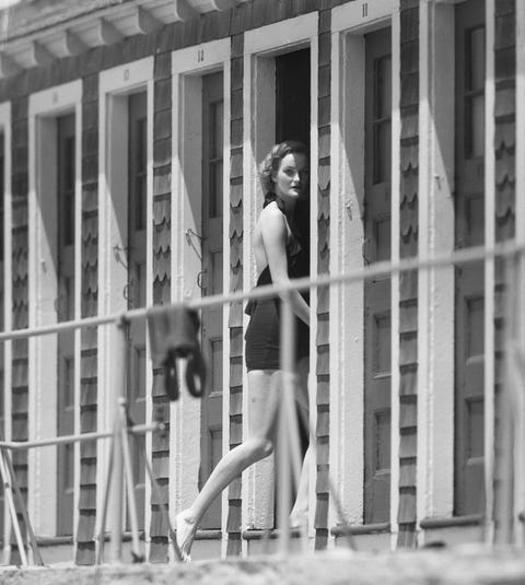 doris duke about to enter her bathhouse