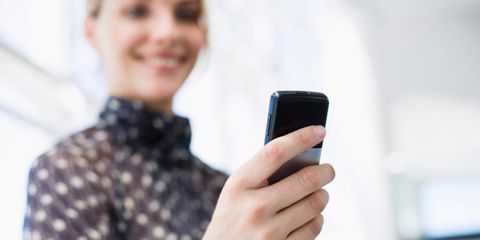 Text messages can help people quit smoking; woman text message