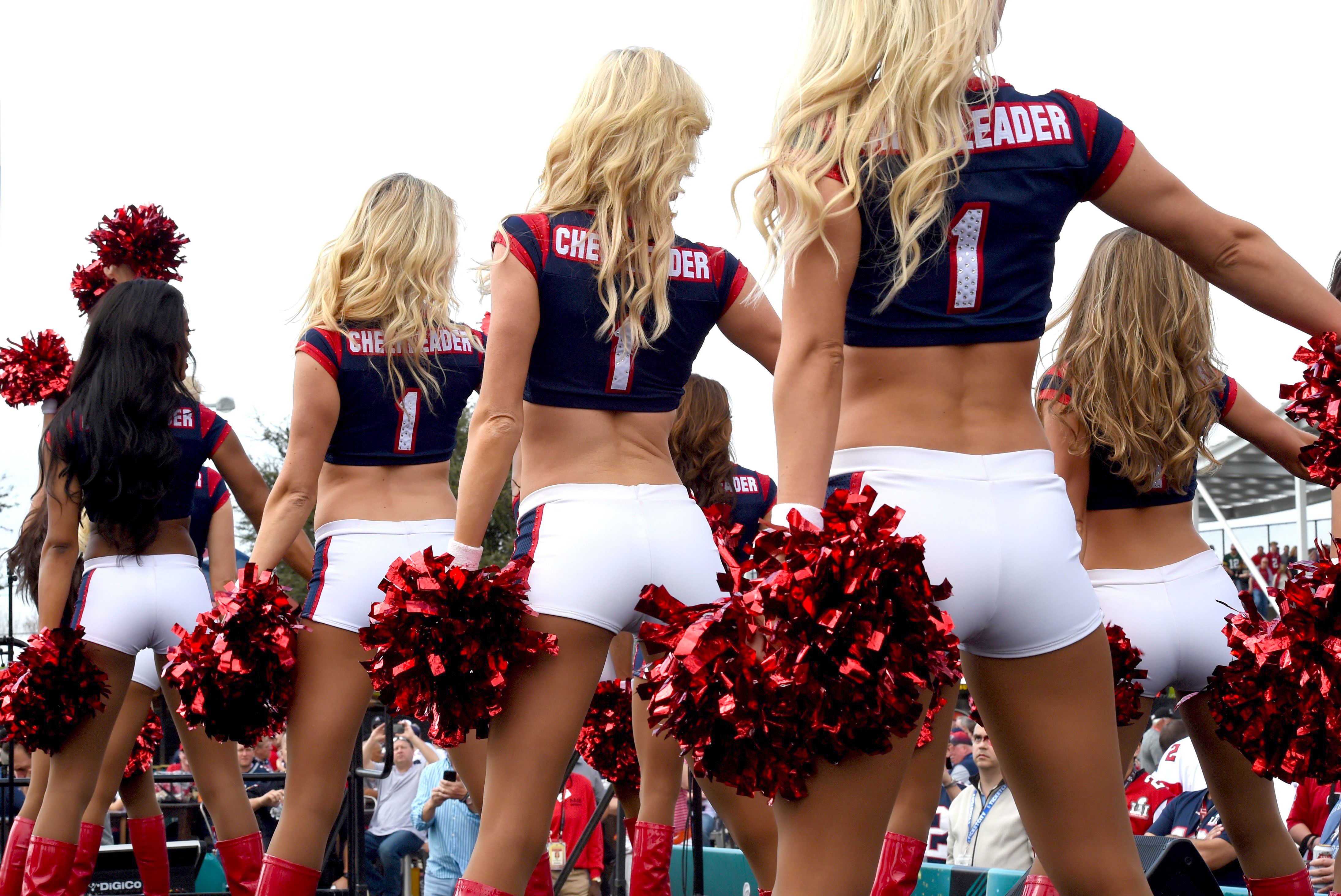 Cheerleader Bus Sex - NFL Cheerleaders Will Settle Lawsuits for $1 - NFL Dancers ...