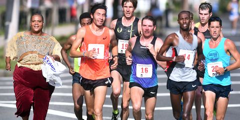 Spectator joins men's lead pack at 2014 New Haven Road Race