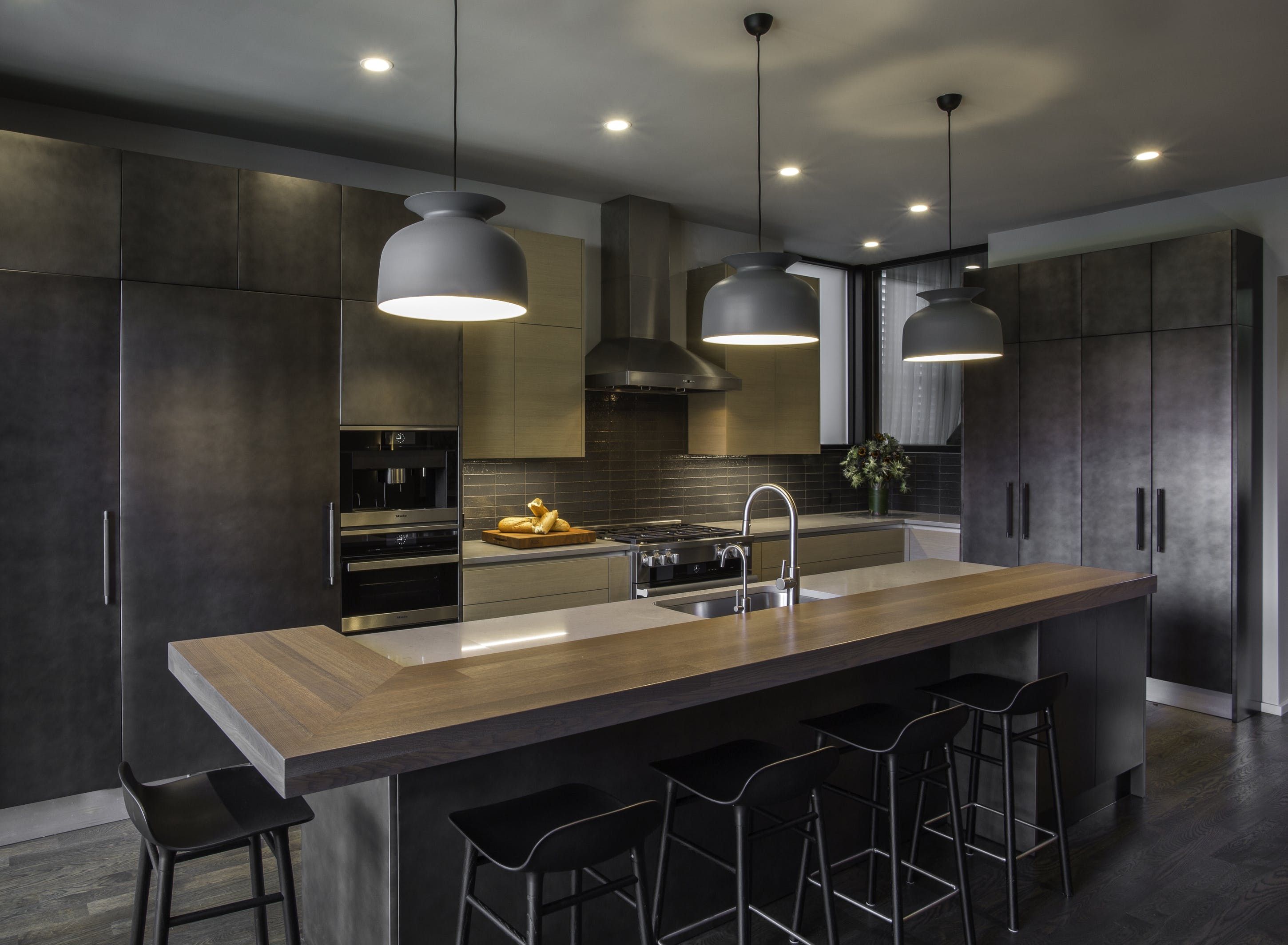 25 Beautiful Kitchens With Dark Backsplashes Dark Kitchen