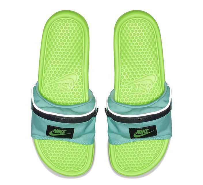 Chanclas Nike - Las chanclas riñonera son el calzado más loco de la  temporada