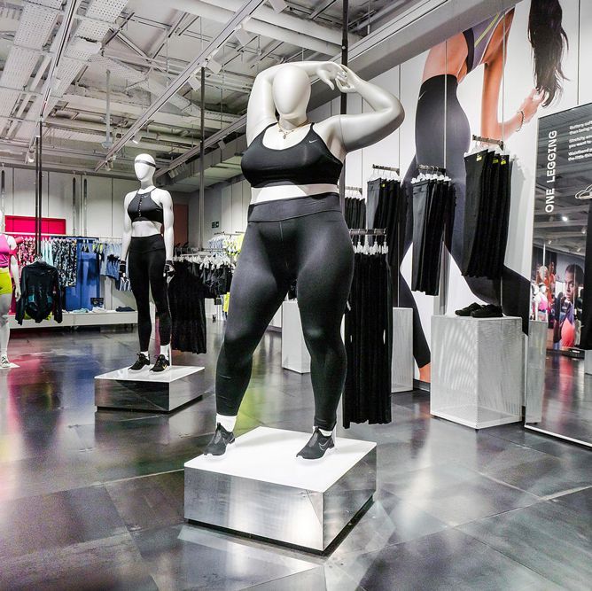 Verstrooien circulatie Installatie 6x Positief over Nike Plussize paspoppen | Nike Grote Maten Sportkleding