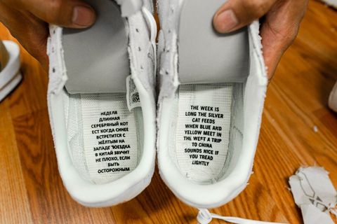 Zanahoria Atajos Sabroso Stranger Things: Estas zapatillas de Nike tienen unos mensajes ocultos que  te van a dejar del revés
