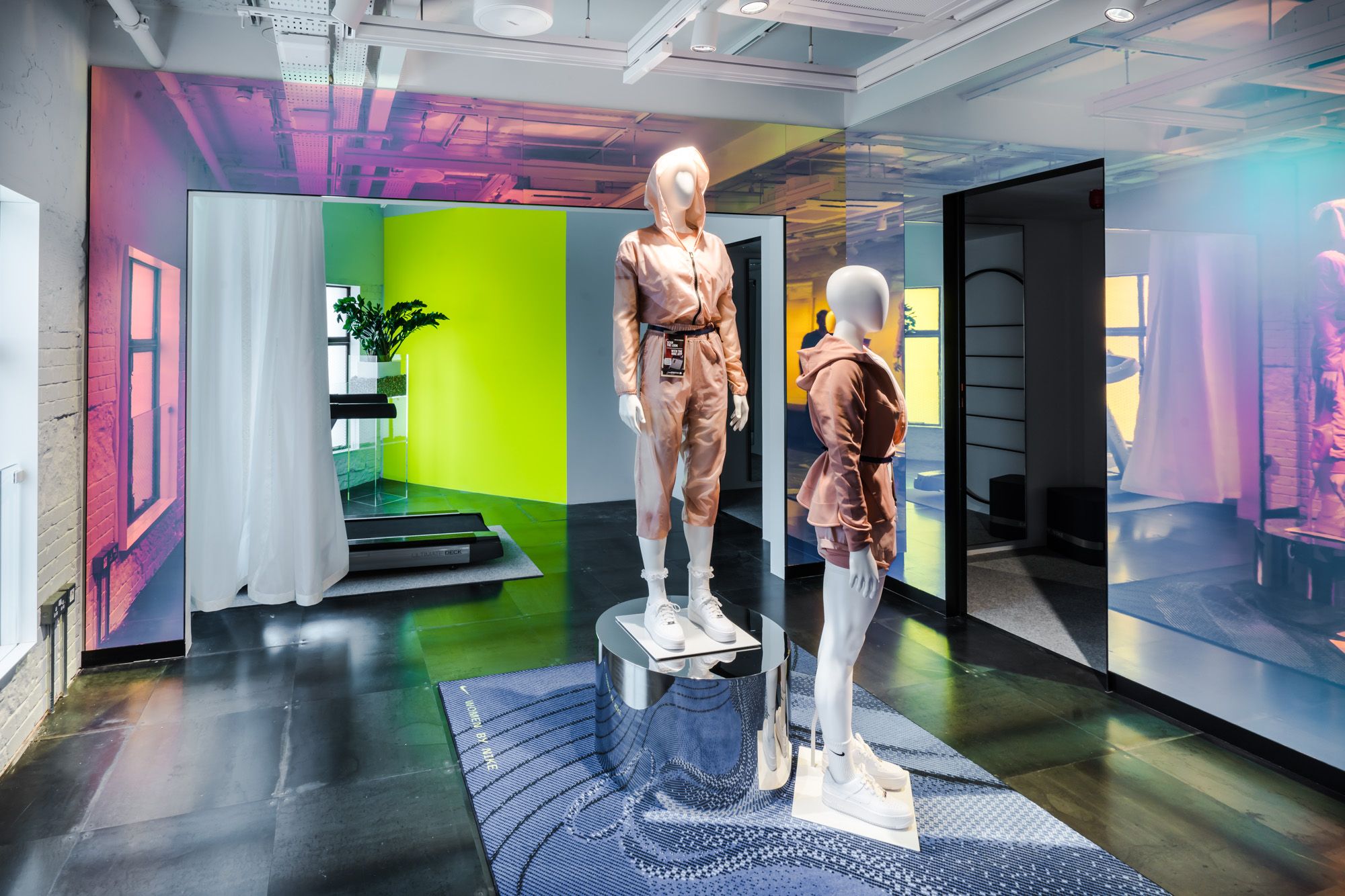 nike store mannequins