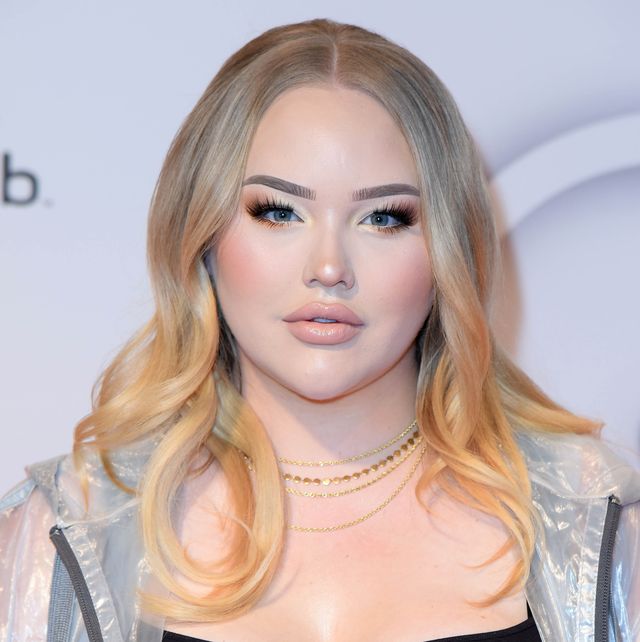 nikkietutorials just ripped out half of her eyelashes