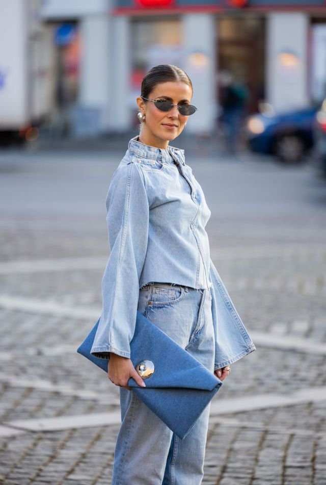 La chaqueta más increíble del street style de Copenhague es, en realidad,  un pantalón vaquero