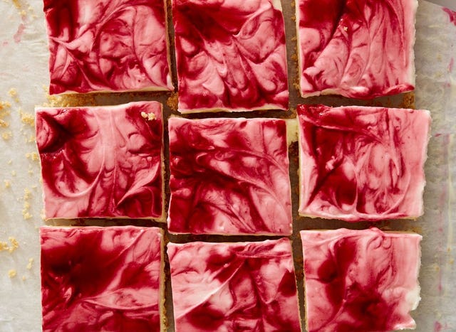 Barras de pastel de queso con moras sin hornear - Delish.com Barritas de tarta de queso con moras Nupki