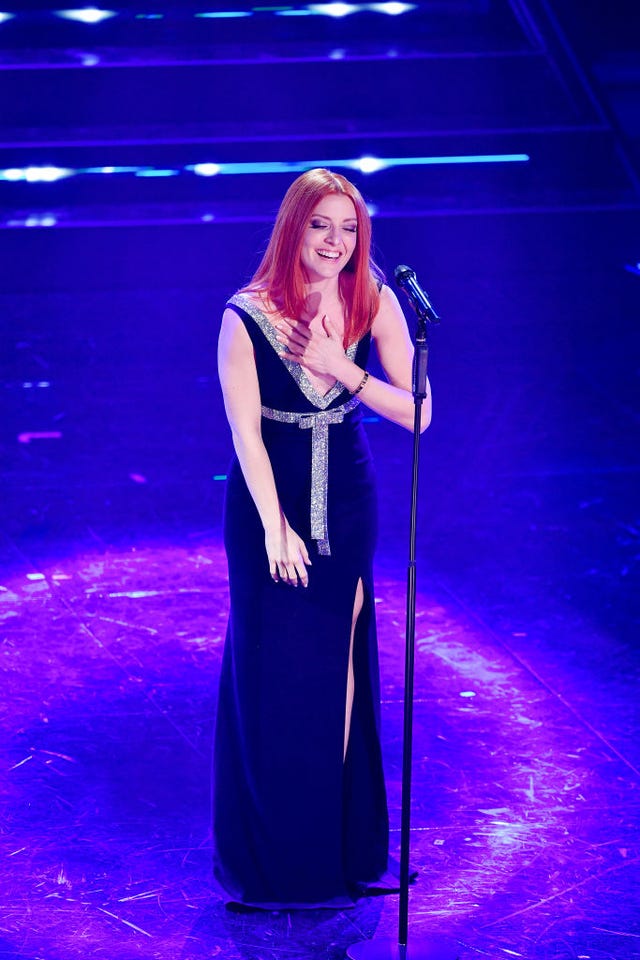 vestito primavera 2021 nero di seta elegante per noemi a sanremo