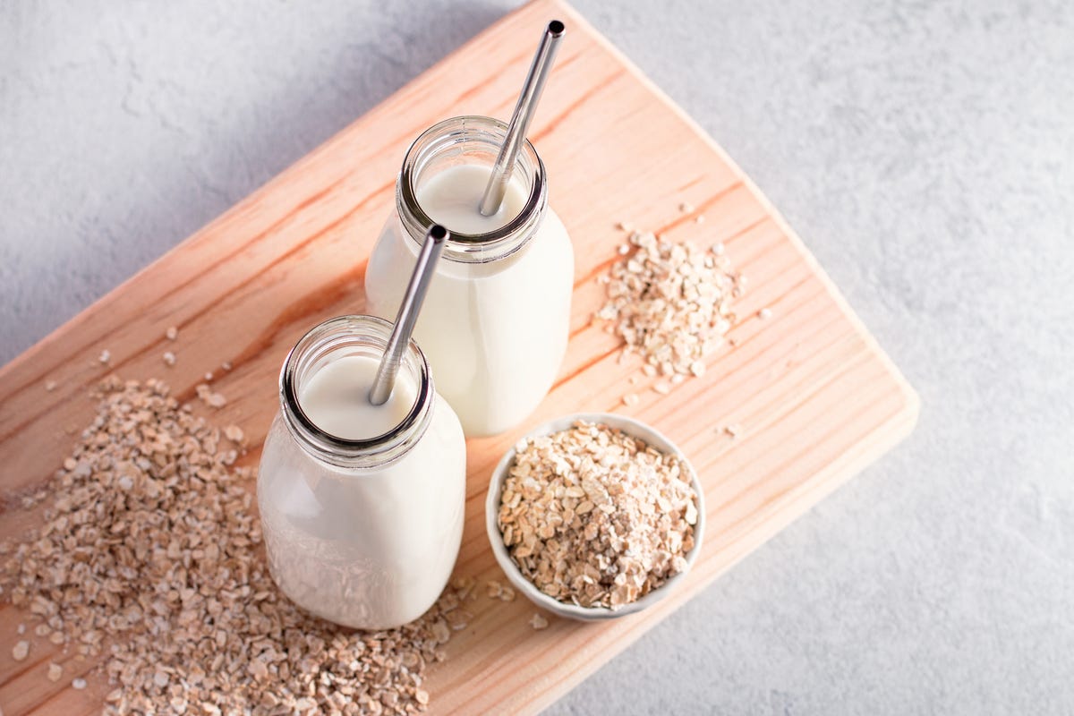 牛乳や豆乳よりもヘルシーってほんと 話題のオートミルクを徹底ガイド Elle Gourmet エル グルメ