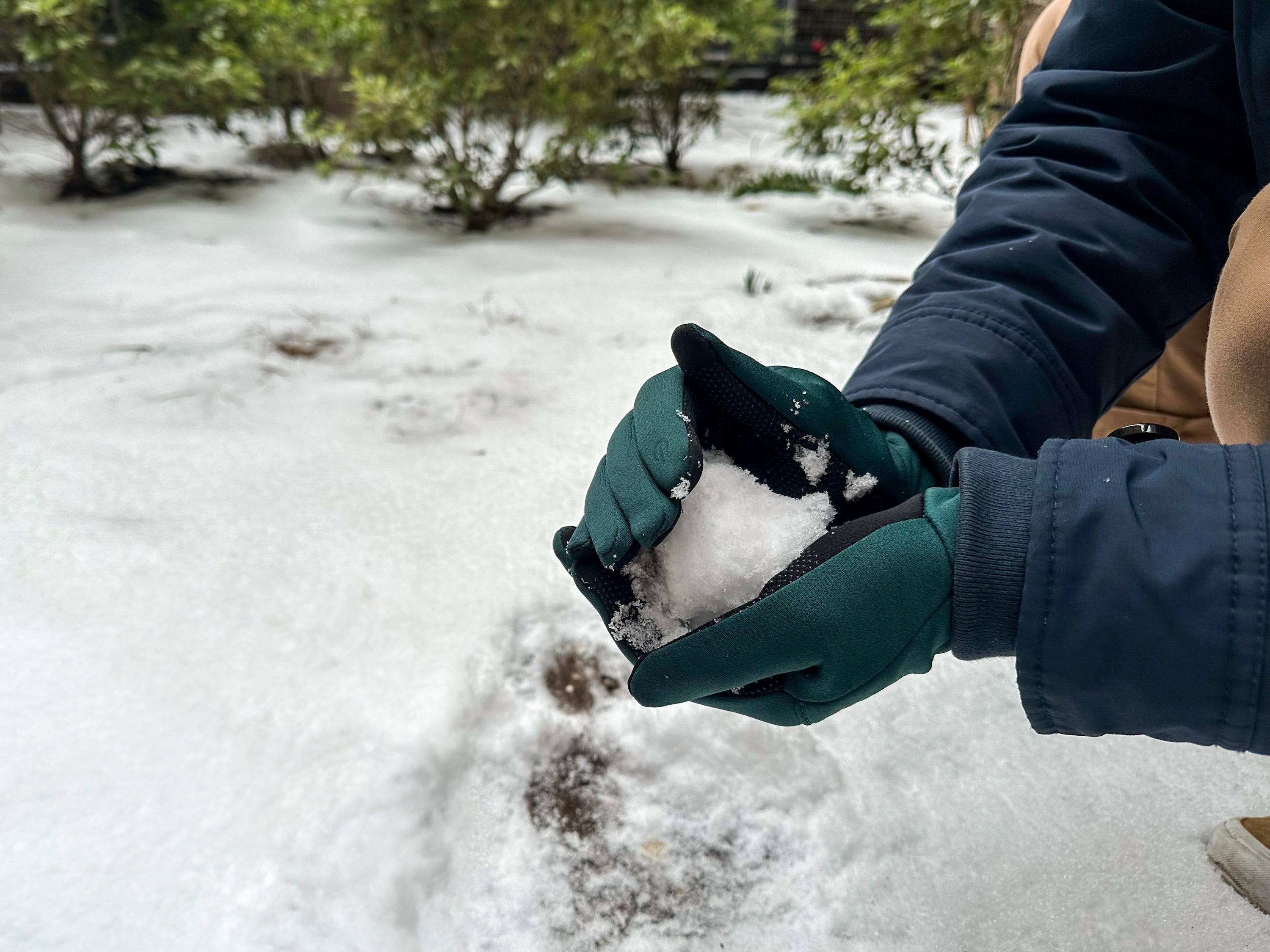 Keep Your Hands Toasty With a Pair of Winter Gloves That Can Handle It All