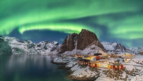 het noorderlicht boven de lofoten eilanden in noorwegen