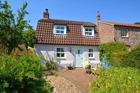 Small Stanhoe Village Pink Cottage To Rent In Norfolk Norfolk Holiday Cottages
