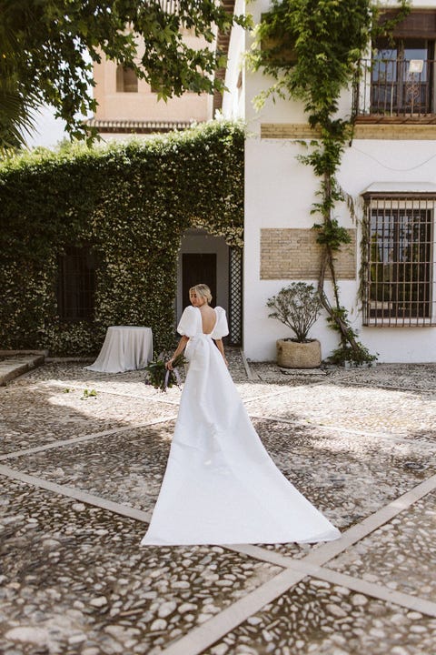 The Spanish bride in a Cherubina dress and pearl sandals The Spanish bride with a cherubin dress and pearl sandals