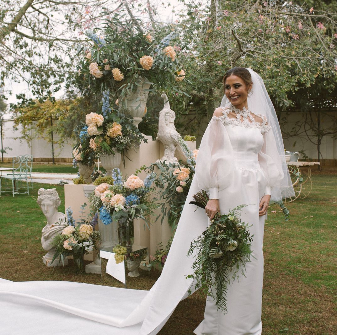 La novia sevillana del vestido de bordados joya más original