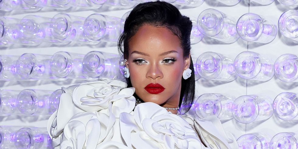 1 - Tagli capelli primavera 2023: il nuovo taglio con choppy fringe di Rihanna