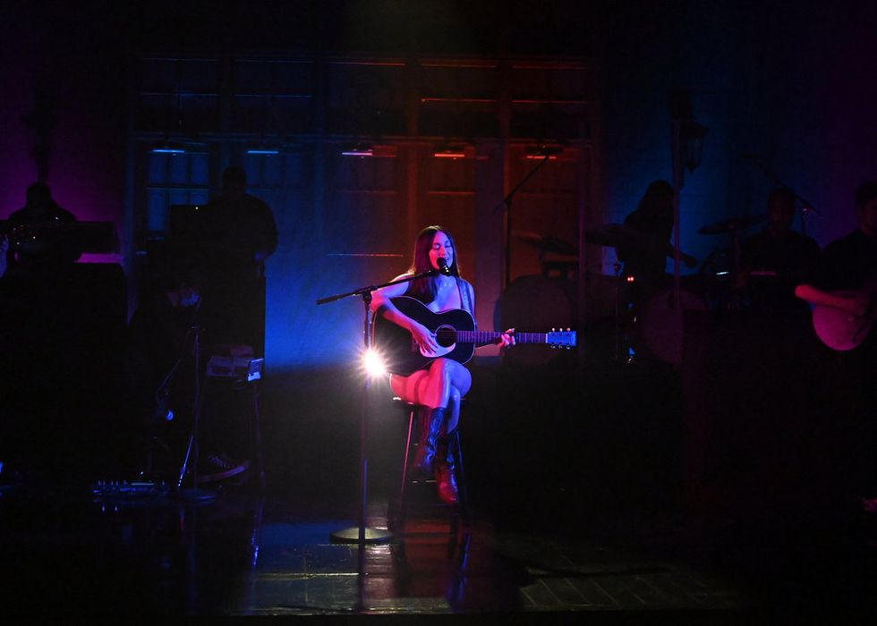 Kacey Musgraves' Nude  Performance Was the Exact Nod You Thought It Was thumbnail