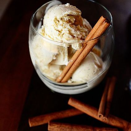 cinnamon ice cream with cinnamon sticks