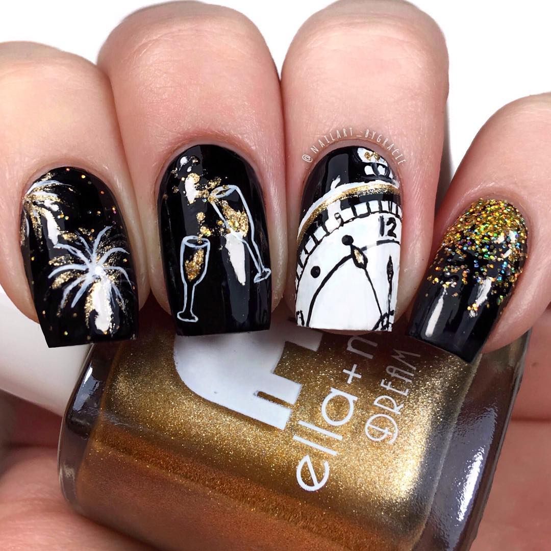     phoos of women winter nails decorations 2020