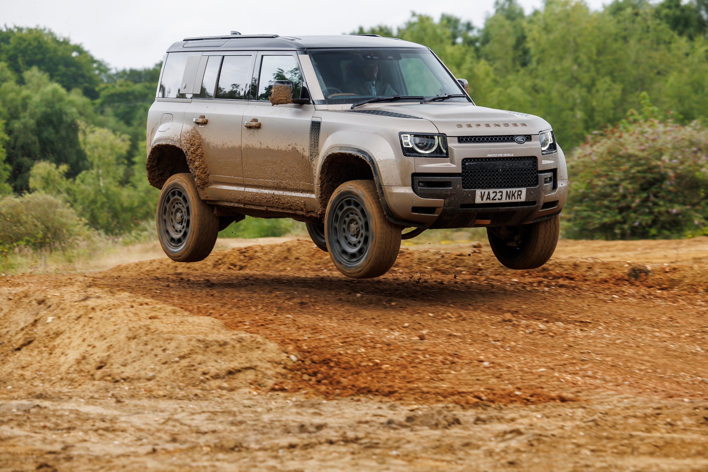 Land Rover Set to Enter the Defender in the Dakar Rally in 2026