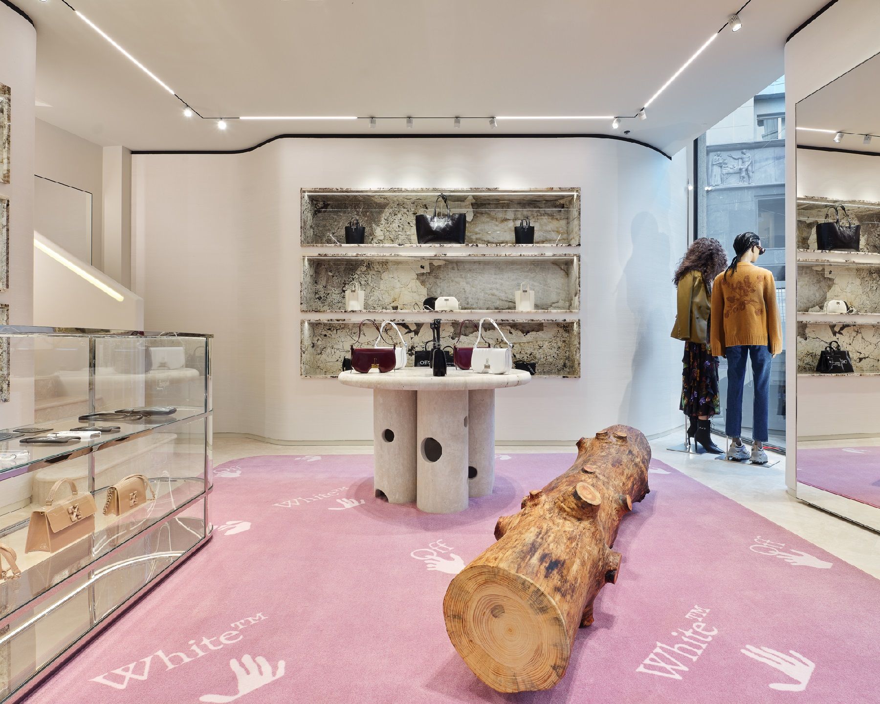 Dentro il primo negozio Off-White a Milano