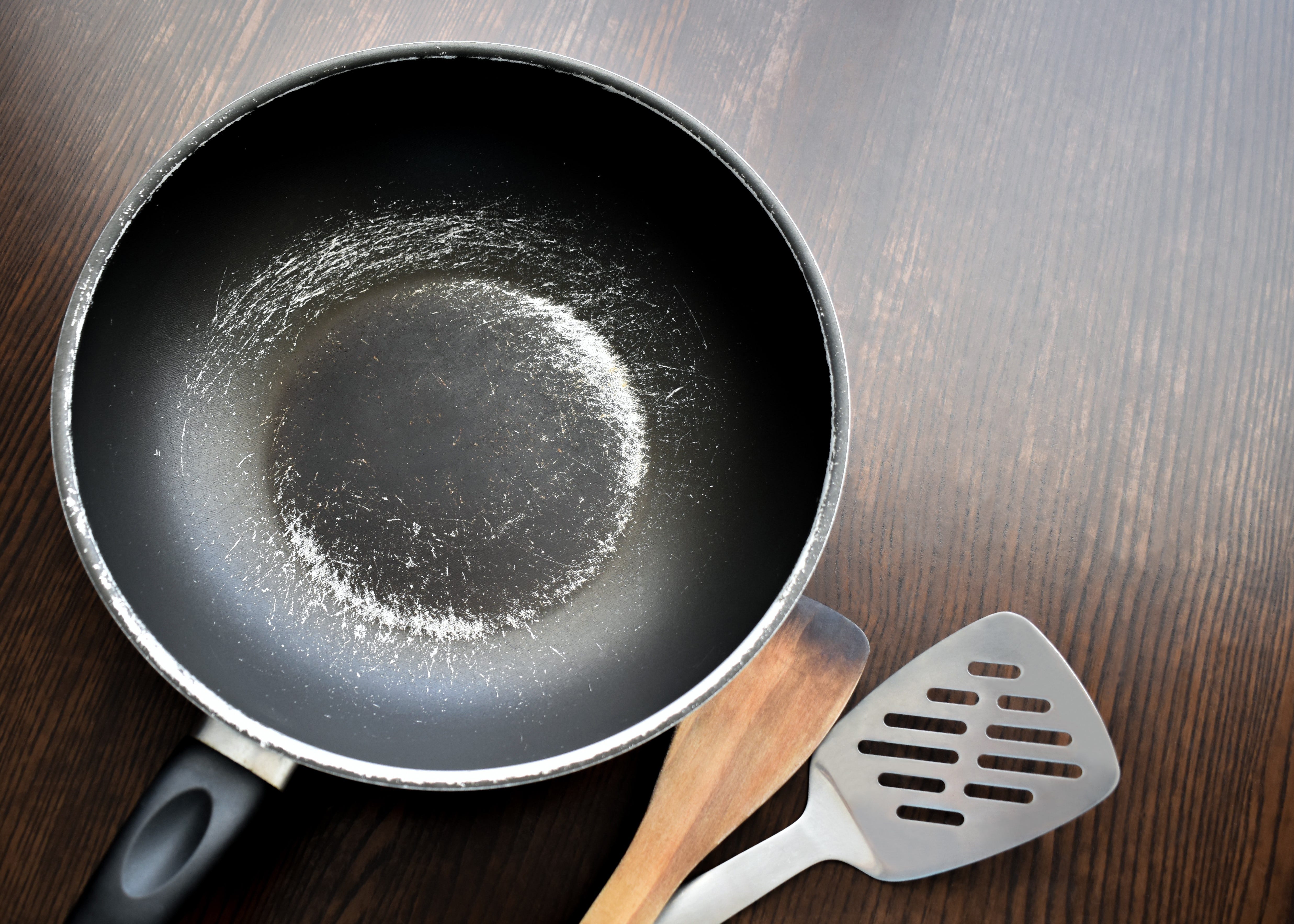 Is It Safe To Use A Scratched Nonstick Pan?