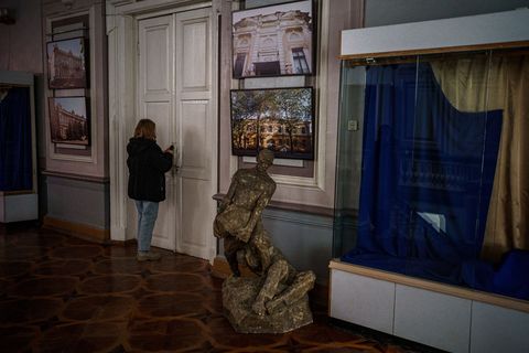 Russia raids works of art
