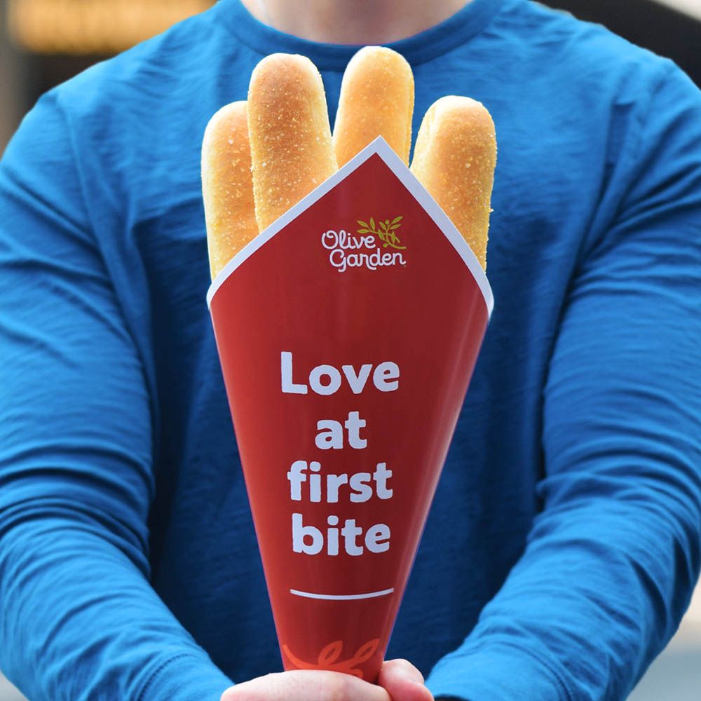 Olive Garden S Breadstick Bouquet Is The Carb Filled Gift We All