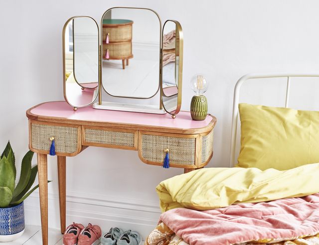Dressing Table Ideas How To Decorate, How To Make A Small Vanity Table With Mirror And Lights