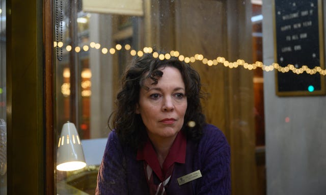 olivia colman in empire of light photo by parisa taghizadeh, courtesy of searchlight pictures © 2022 20th century studios all rights reserved