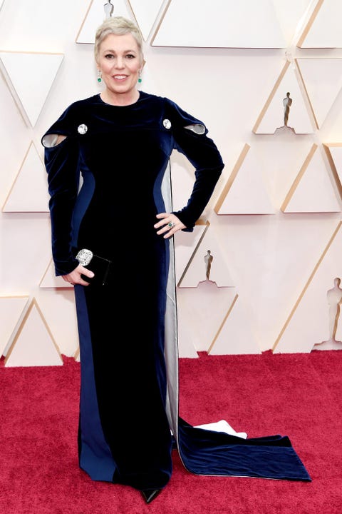 The Crown's Olivia Colman debuts new hair at the Oscars