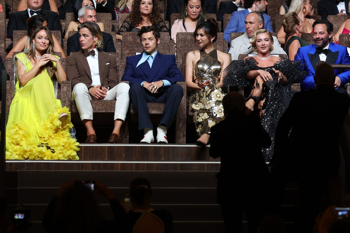 Florence Pugh “Refused to Make Eye Contact” with Olivia Wilde During 4-Minute ‘DWD’ Standing Ovation