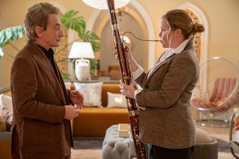 only murders in the building “framed” episode 202 a memorial for bunny folger provides an opportunity for our trio to question their neighbors, while they also try to get rid of a very implicating piece of evidence one of bunny’s relatives makes a surprising appearance and if you thought bunny was a force, get ready… oliver martin short and amy schumer as herself, shown photo by barbara nitkehulu