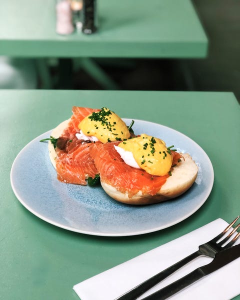 ontbijt-recept-eggs-royale-met-gerookte-zalm eggs royale met gerookte zalm