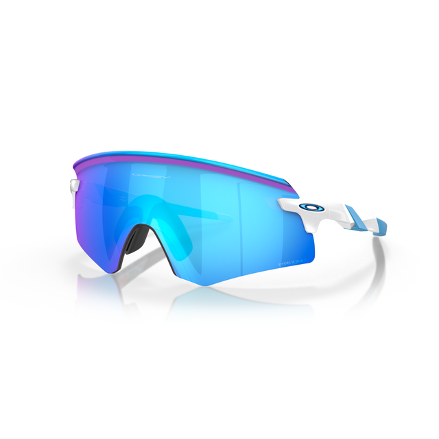 oakley encoder sport zonnebril met blauwe lens en wit montuur op een witte achtergrond met eronder de weerspiegeling van de sport zonnebril