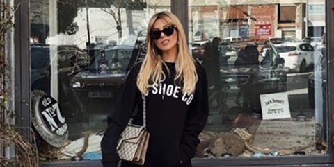 Oriana Marzoli con sudadera negra, botas rojas y bolso de Gucci Oriana Marzoli con sudadera negra, botas rojas y bolso de Gucci