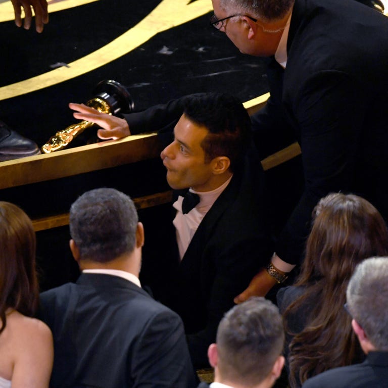 Rami Malek terjatuh dari panggung Piala Oscar 2019