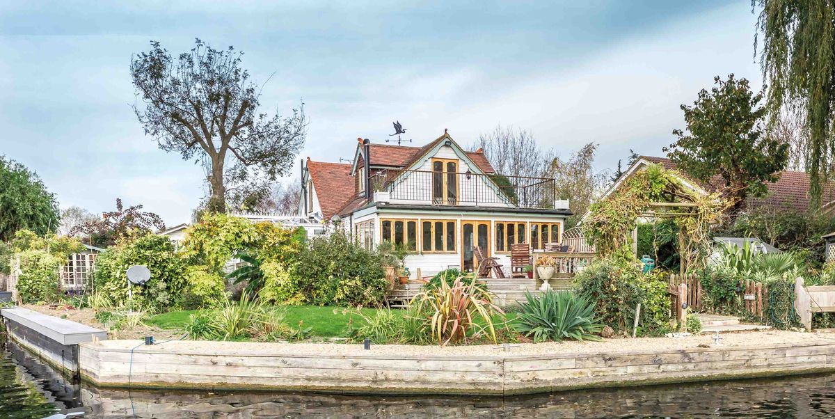 Private Island with Large Family Home on River Thames in ...