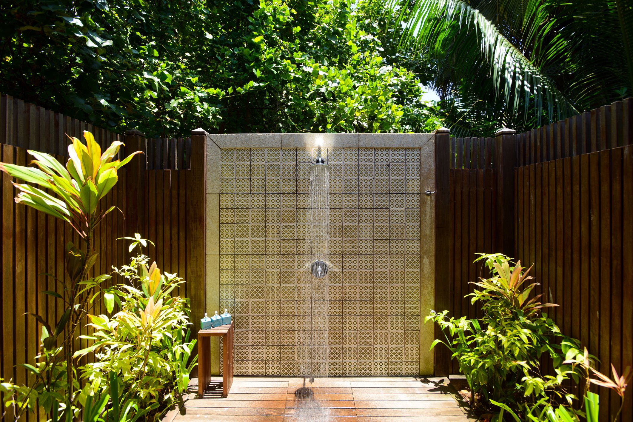 Tropical Outdoor Shower Designs - Cool Outdoor Shower Ideas For The Hot S.....