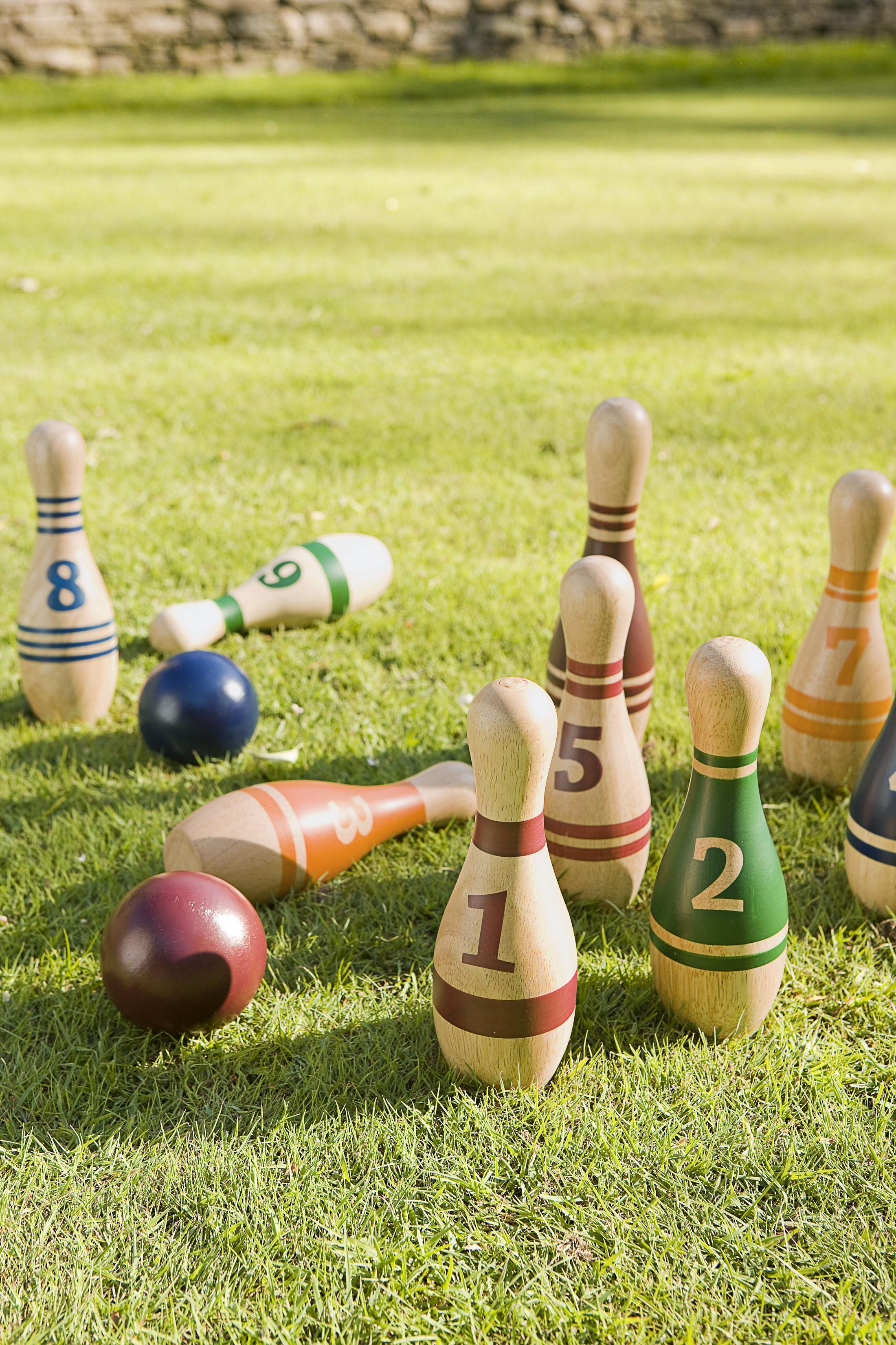 giant lawn bowling set