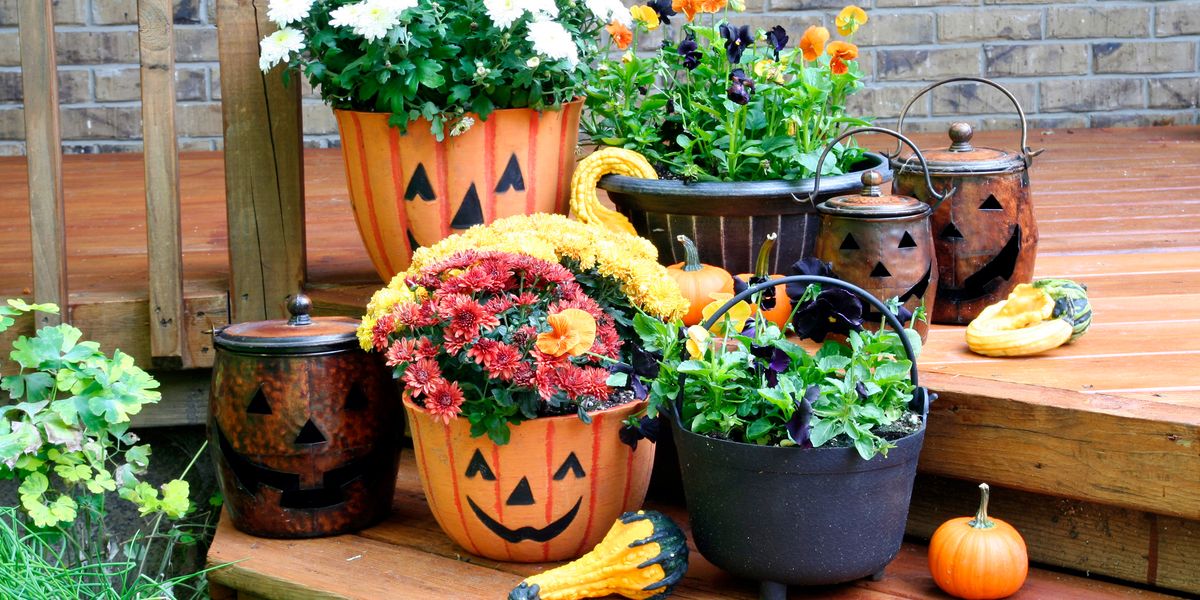 43 Best Outdoor Halloween Decoration Ideas - Easy ...