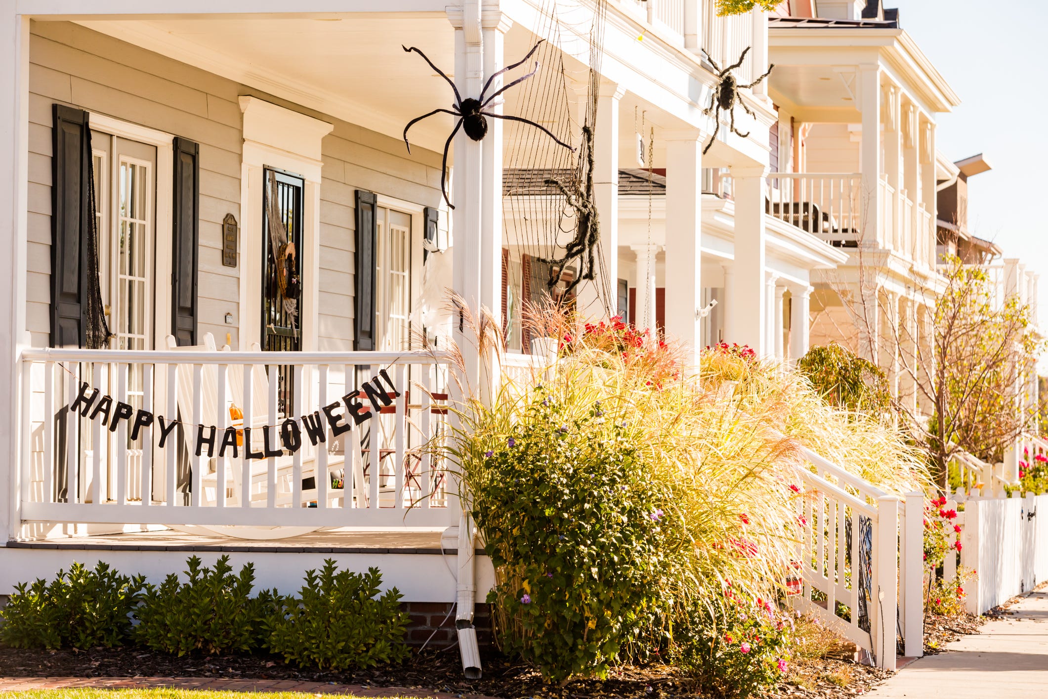 Outdoor Halloween Decorations That Are Sure to Impress the Neighbors