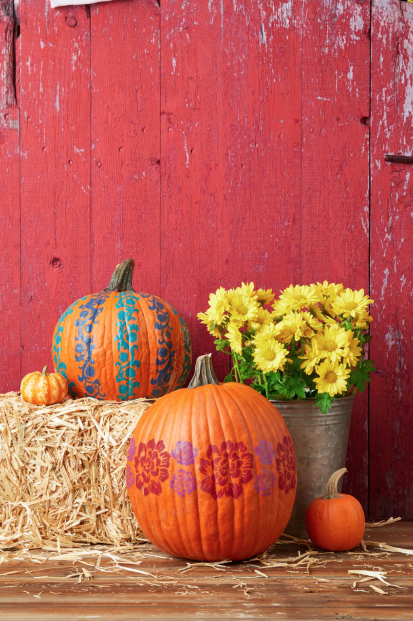 halloween decor with hay