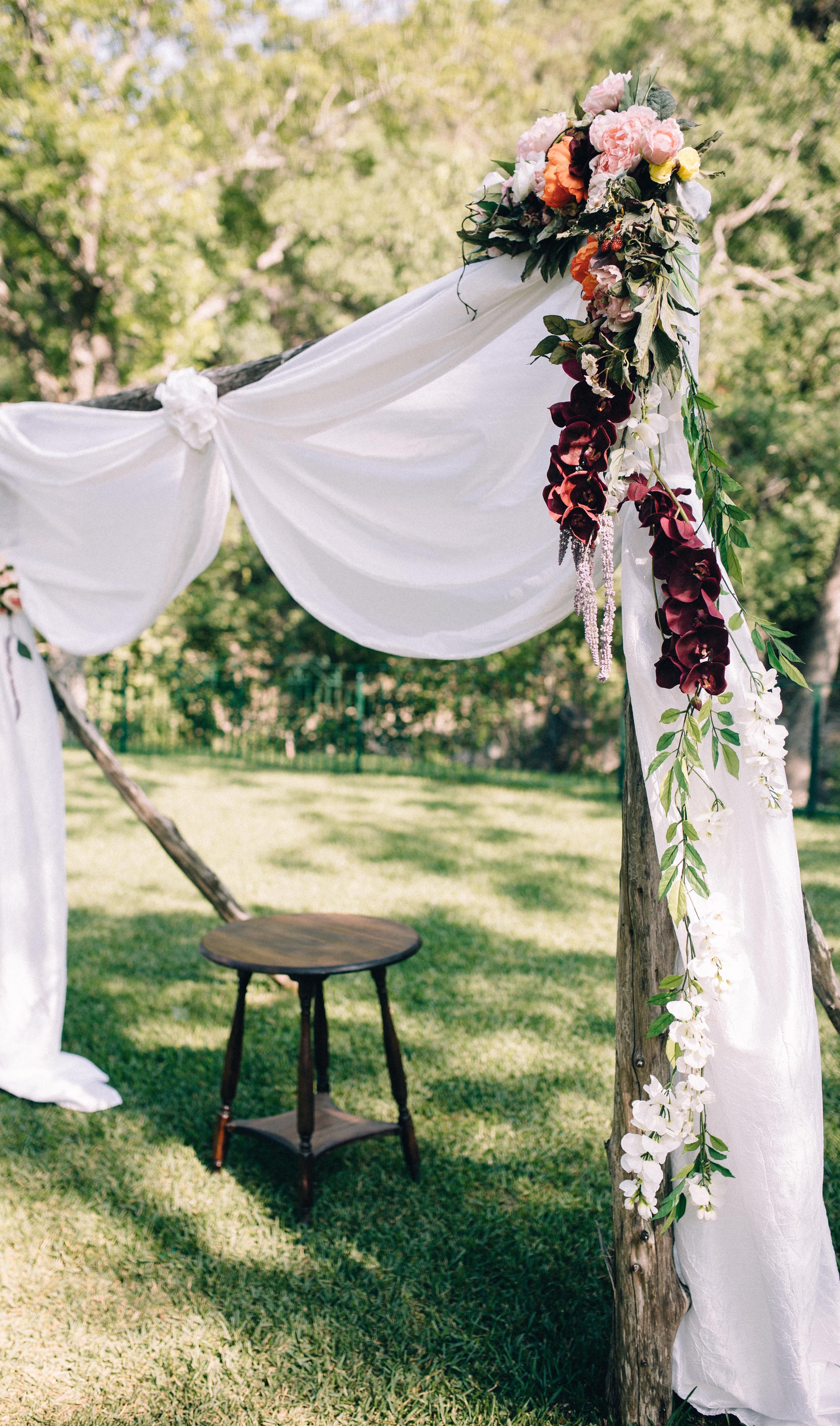 18 Outdoor Wedding Ideas   Decorations for a Fun Outside Spring ...