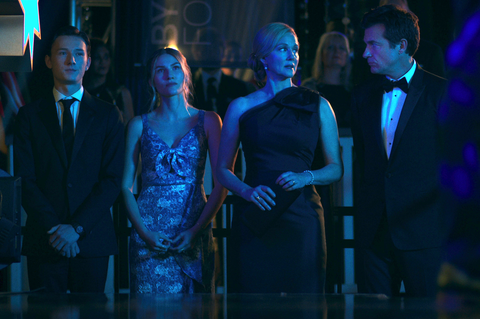 skylar gaertner as jonah byrde, sofia hublitz as charlotte byrde, laura linney as wendy byrde, jason bateman as marty byrde in season 4 part 2 episode 7 of ozark